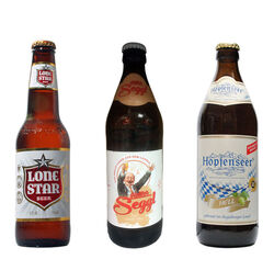 Biere des Monats: Lone Star Beer, Heller Seggl aus dem Angebot von REWE und Hopfenseer Hell.