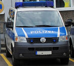 Einsatzfahrzeug: Die Polizei sucht Diebe, die 40 Fässer Bier aus Anhängern einer Karnevalsgesellschaft gestohlen haben.