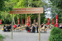 Biergarten am neuen Zentrum in Gundelfingen.