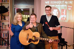 Food Blogger Anna König und Holger Wenzl mit Musiker Michy Reincke